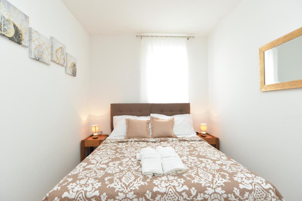 Violete 742 Apartman *